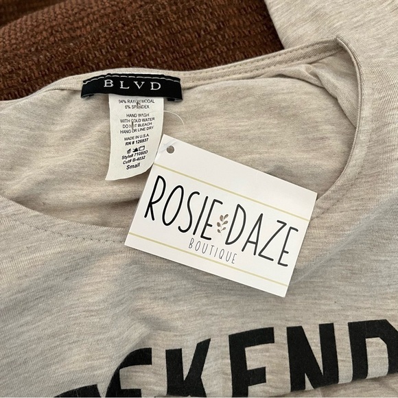 NWT BLVD Tee Women’s Size S 'Weekends Coffee and Dogs' Graphic Top Ivory Casual - Picture 7 of 8